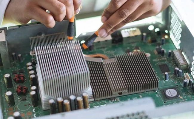 DRAM存储芯片：美光、三星、SK海力士争锋DDR5内存芯片市场！