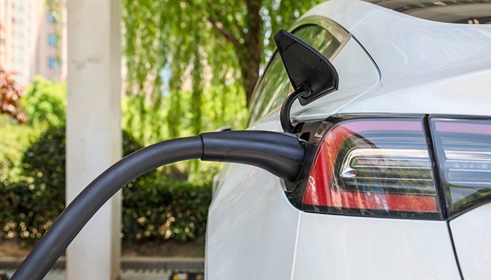 汽车能源更迭， 插电、纯电、氢能源，新能源汽车托起未来汽车市场